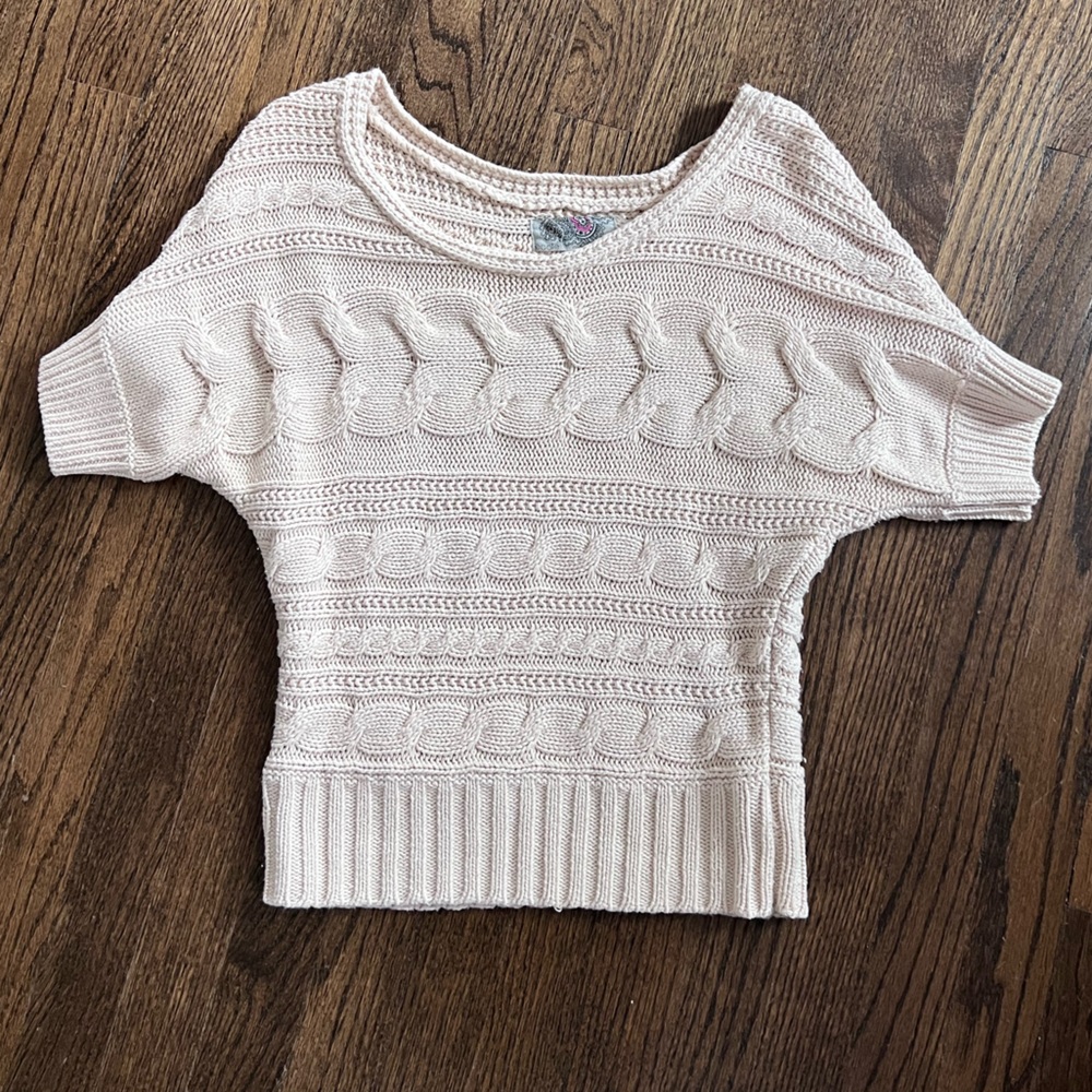 Cropped shortsleeved sweater